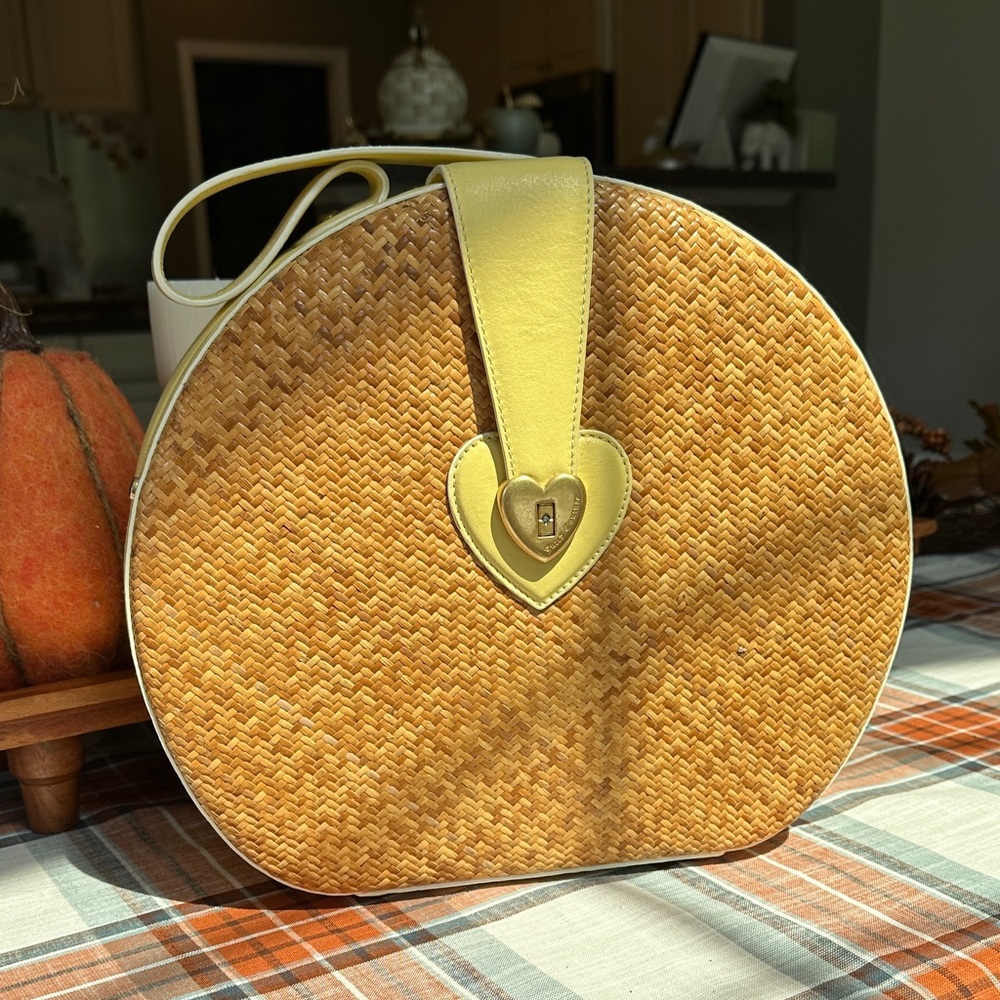 Vintage 2004 Juicy Couture Yellow/Tan Heart Woven hat box Dust bag, clasp brkn